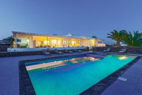 Villa Las Palmitas - Sea Views - Private Pool - Hot Tub - Table Tennis